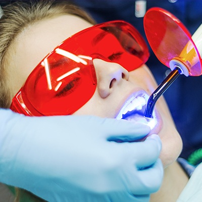 woman getting cosmetic bonding