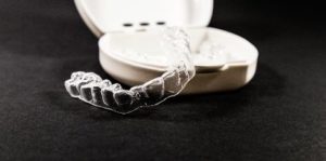 Clear aligner tray 